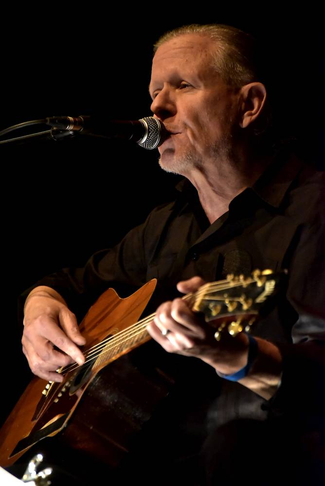 Michael Gira v Praze dokázal, že po konci Swans má i sólově co nabídnout