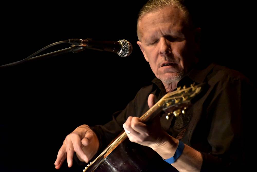 Michael Gira v Praze dokázal, že po konci Swans má i sólově co nabídnout