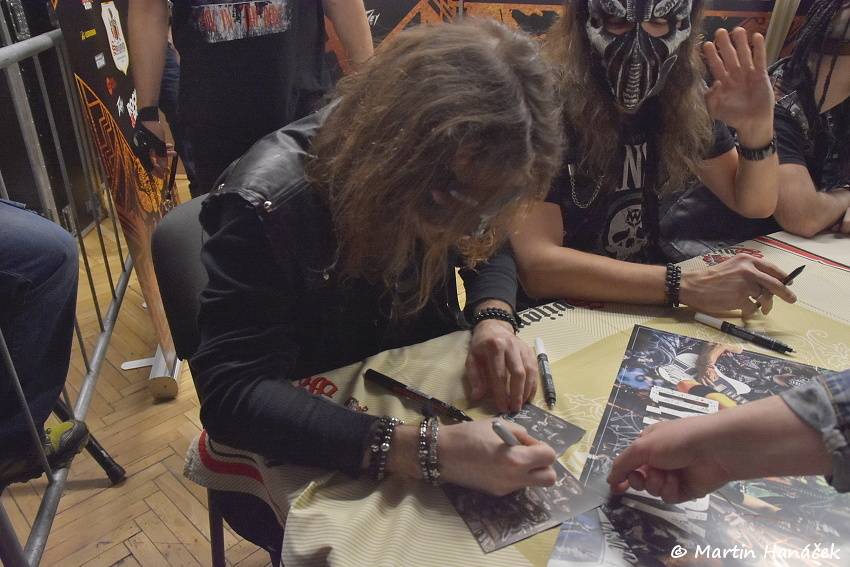 Dymytry slaví Patnáct let pod maskou, tleskala jim vyprodaná Šeříkovka v Plzni