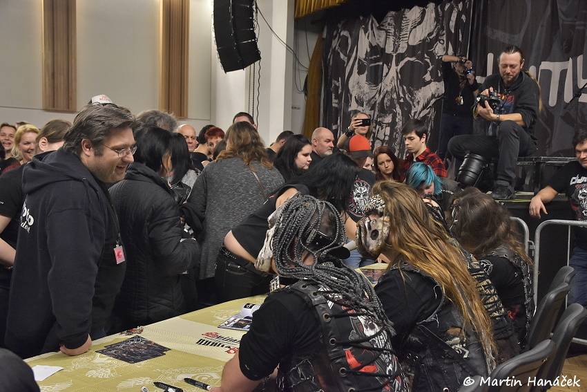 Dymytry slaví Patnáct let pod maskou, tleskala jim vyprodaná Šeříkovka v Plzni