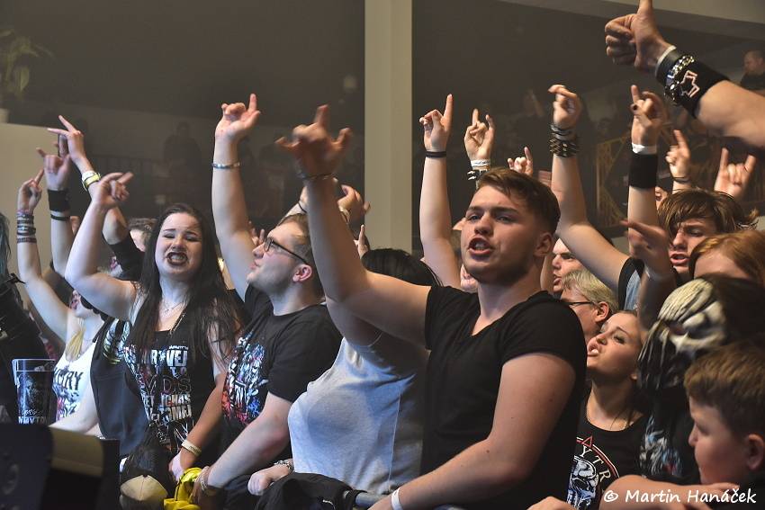 Dymytry slaví Patnáct let pod maskou, tleskala jim vyprodaná Šeříkovka v Plzni