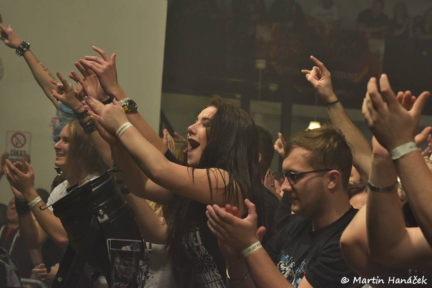 Dymytry slaví Patnáct let pod maskou, tleskala jim vyprodaná Šeříkovka v Plzni