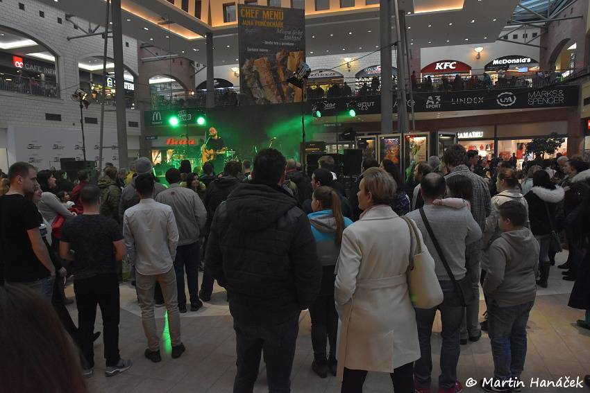 Valentýnská party Žebříku v Plzni: Fanoušky potěšili Anna K., Pokáč i Honza Křížek