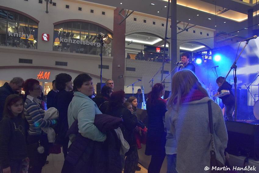 Valentýnská party Žebříku v Plzni: Fanoušky potěšili Anna K., Pokáč i Honza Křížek