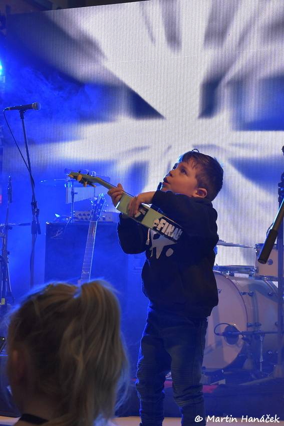 Valentýnská party Žebříku v Plzni: Fanoušky potěšili Anna K., Pokáč i Honza Křížek