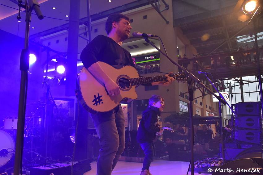 Valentýnská party Žebříku v Plzni: Fanoušky potěšili Anna K., Pokáč i Honza Křížek