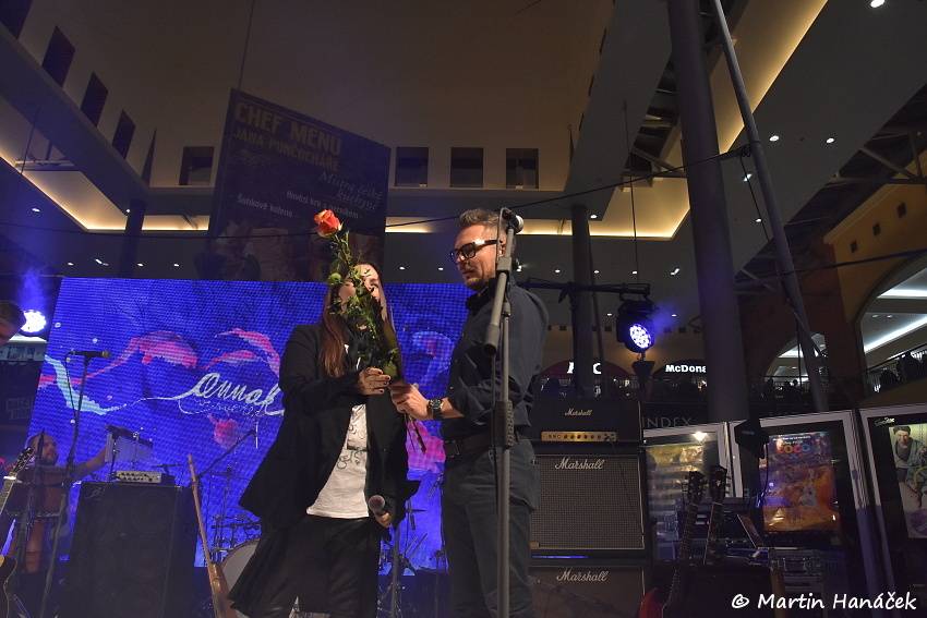 Valentýnská party Žebříku v Plzni: Fanoušky potěšili Anna K., Pokáč i Honza Křížek