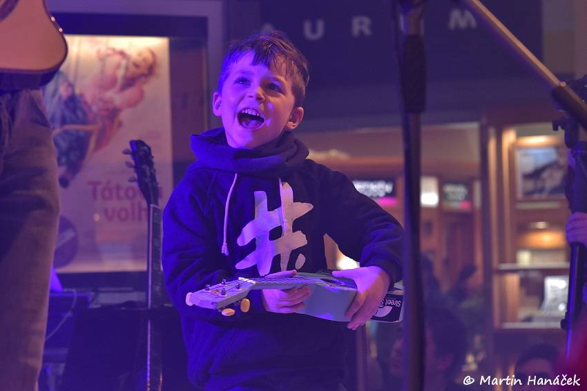 Valentýnská party Žebříku v Plzni: Fanoušky potěšili Anna K., Pokáč i Honza Křížek