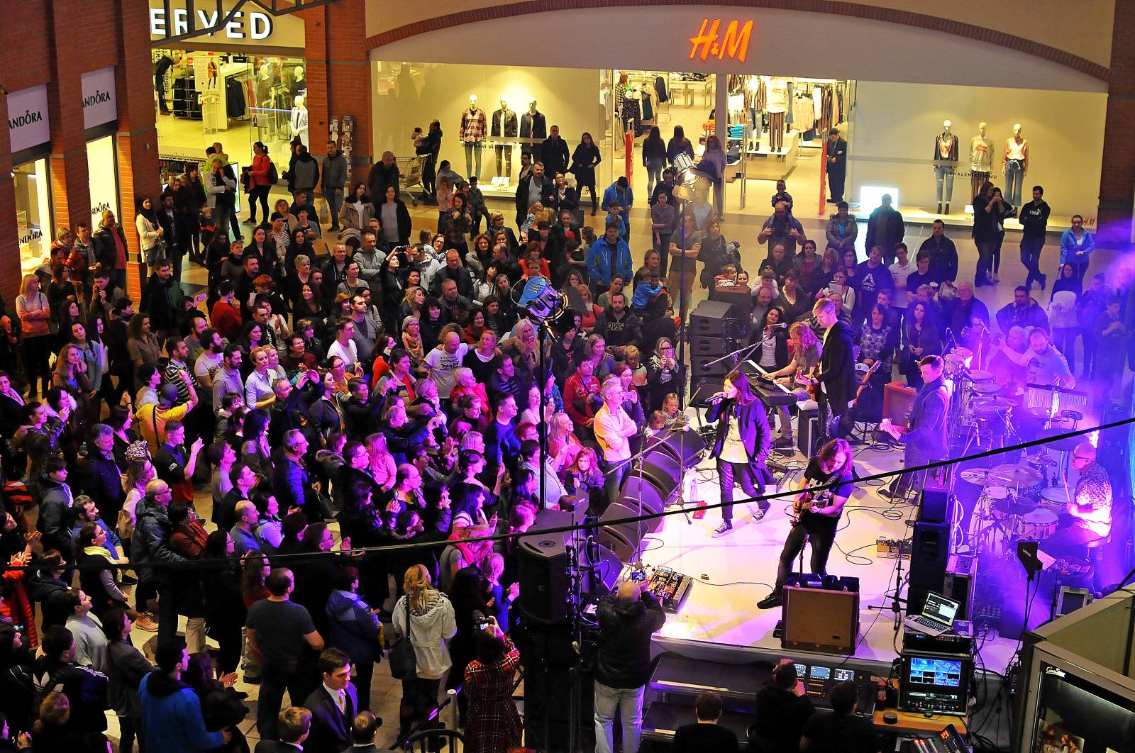 Anna K., Pokáč a Honza Křížek bavili návštěvníky Valentýnské party Žebříku