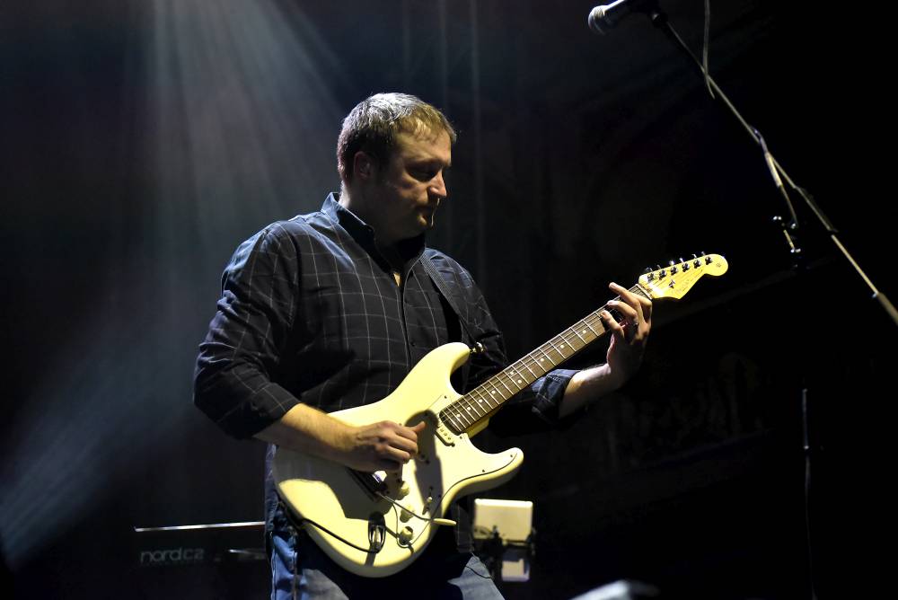 The Dire Straits Experience zahráli v pražské Lucerně všechny legendární hity původních Dire Straits