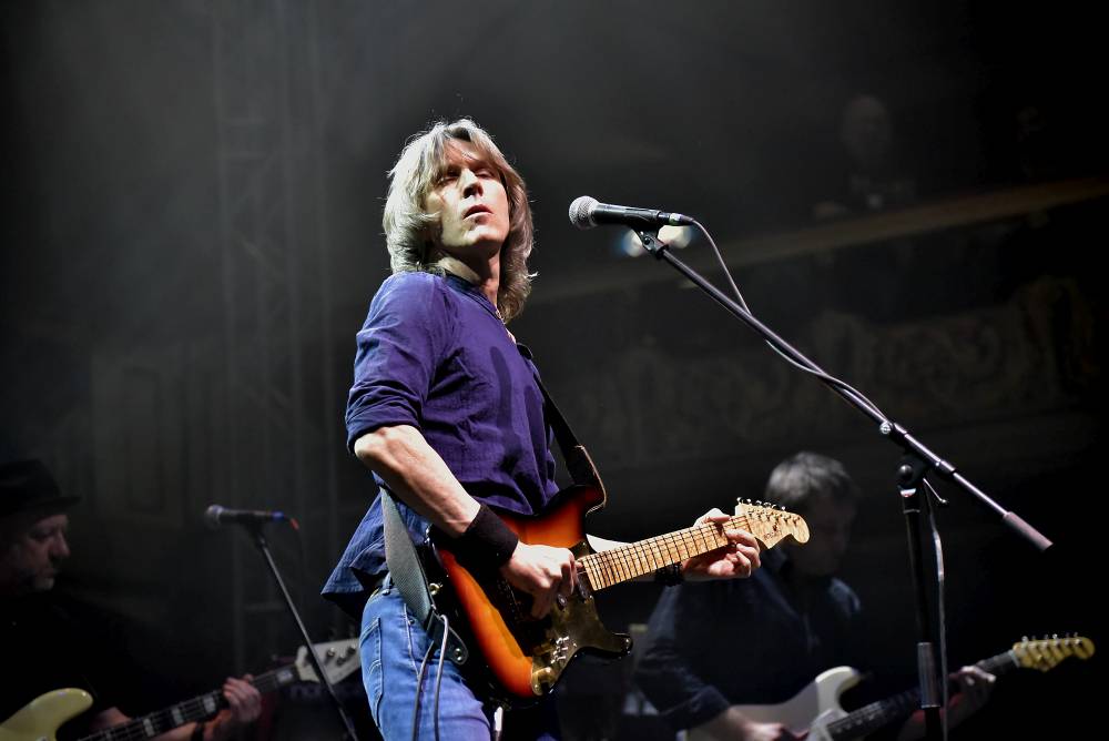 The Dire Straits Experience zahráli v pražské Lucerně všechny legendární hity původních Dire Straits