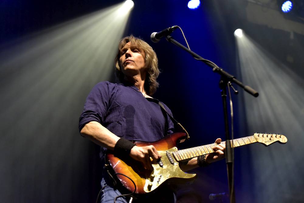 The Dire Straits Experience zahráli v pražské Lucerně všechny legendární hity původních Dire Straits