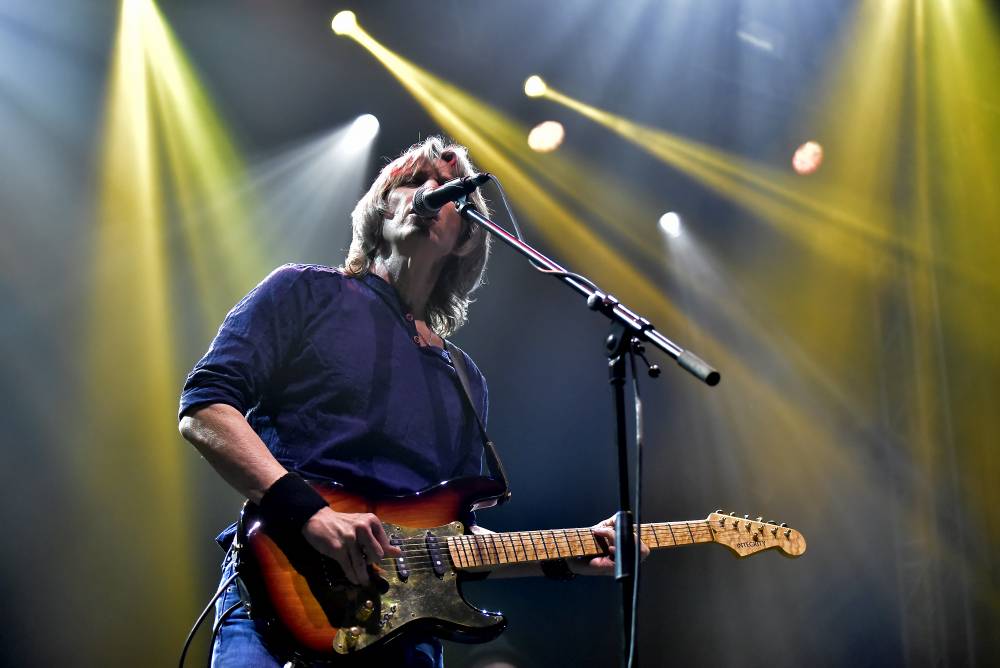 The Dire Straits Experience zahráli v pražské Lucerně všechny legendární hity původních Dire Straits