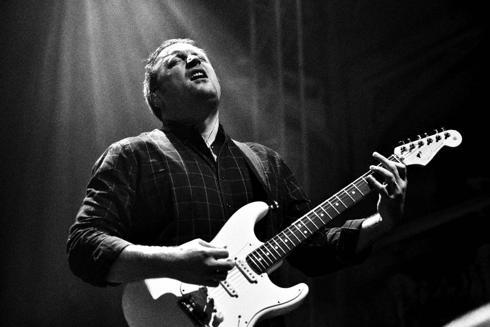 The Dire Straits Experience zahráli v pražské Lucerně všechny legendární hity původních Dire Straits