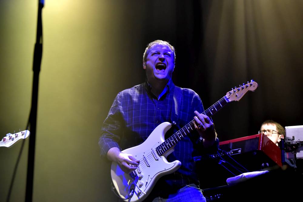 The Dire Straits Experience zahráli v pražské Lucerně všechny legendární hity původních Dire Straits