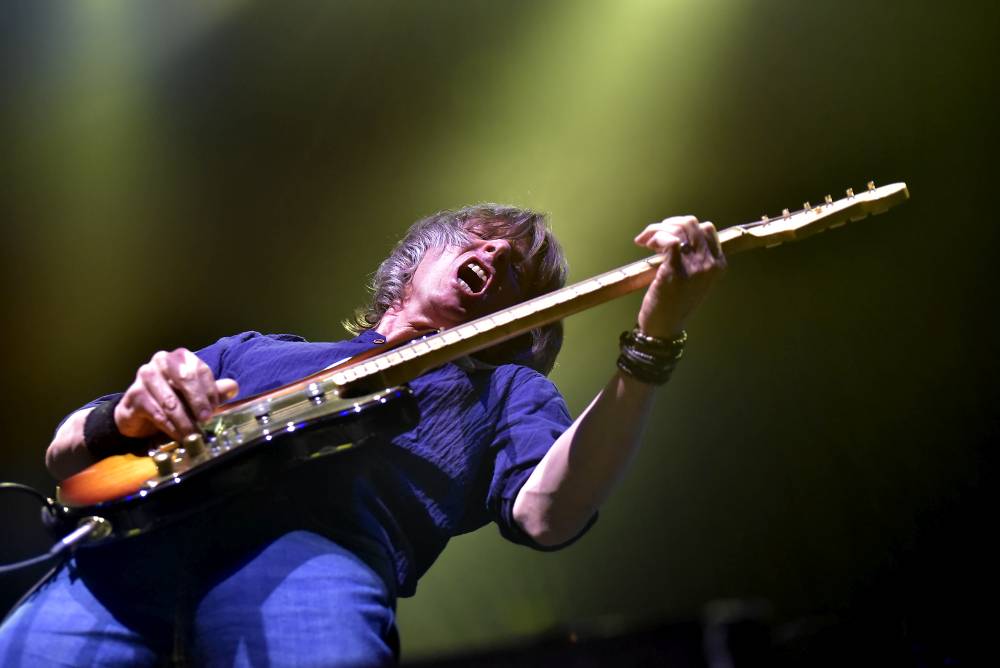 The Dire Straits Experience zahráli v pražské Lucerně všechny legendární hity původních Dire Straits