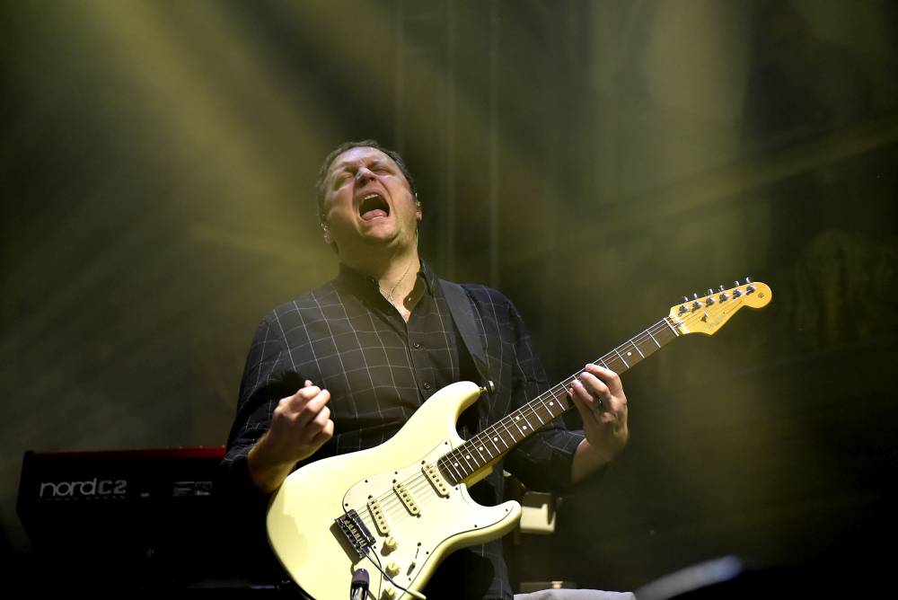 The Dire Straits Experience zahráli v pražské Lucerně všechny legendární hity původních Dire Straits