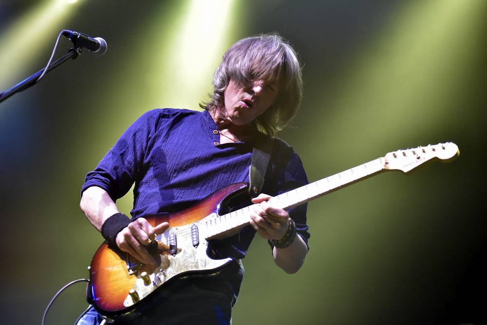 The Dire Straits Experience zahráli v pražské Lucerně všechny legendární hity původních Dire Straits