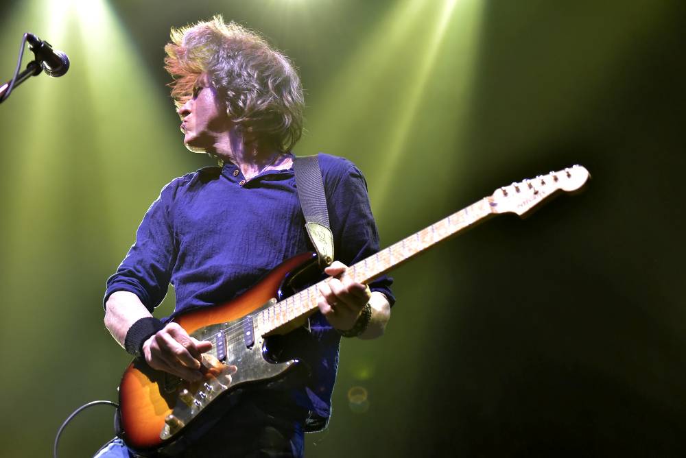 The Dire Straits Experience zahráli v pražské Lucerně všechny legendární hity původních Dire Straits