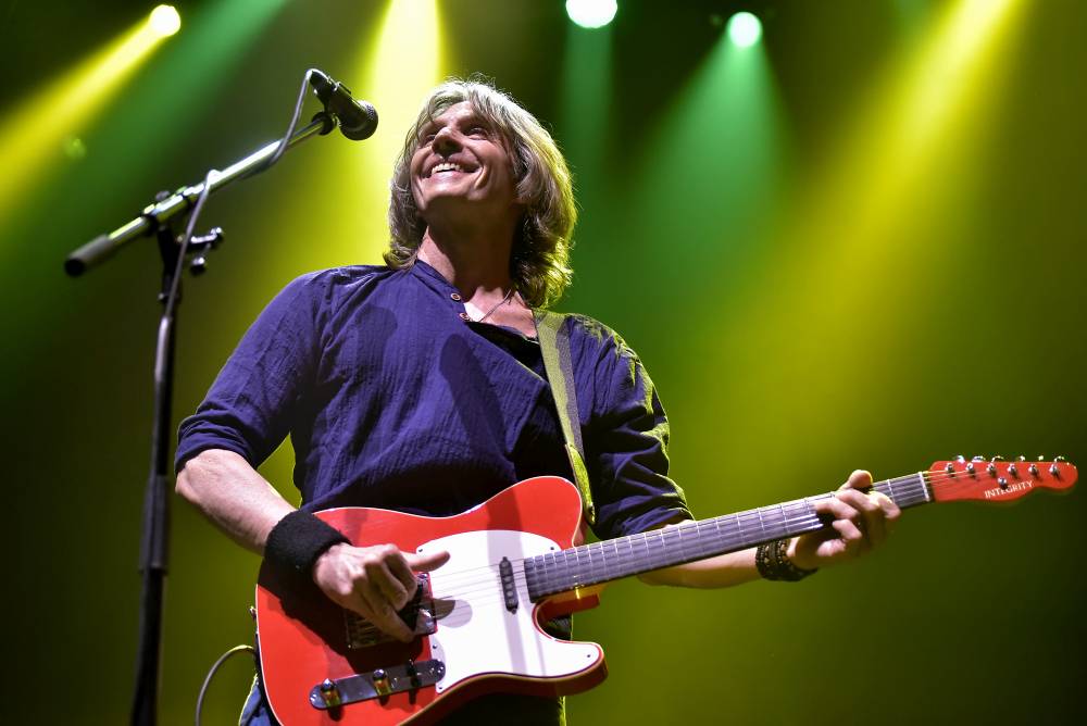 The Dire Straits Experience zahráli v pražské Lucerně všechny legendární hity původních Dire Straits