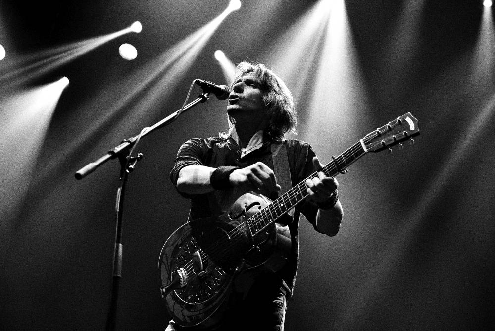 The Dire Straits Experience zahráli v pražské Lucerně všechny legendární hity původních Dire Straits