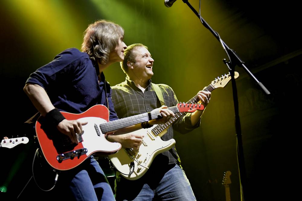 The Dire Straits Experience zahráli v pražské Lucerně všechny legendární hity původních Dire Straits
