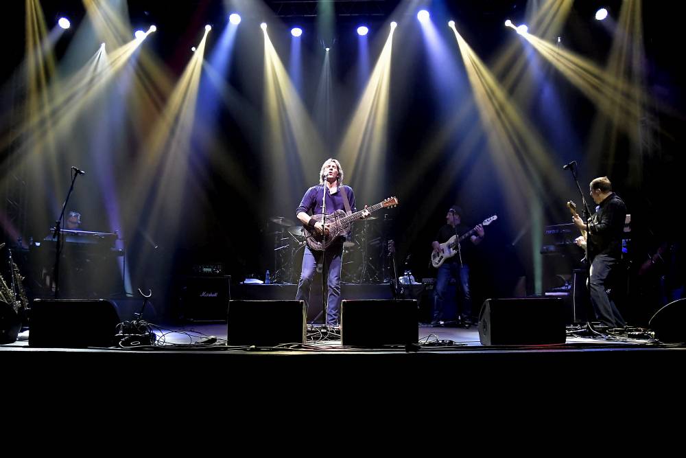 The Dire Straits Experience zahráli v pražské Lucerně všechny legendární hity původních Dire Straits