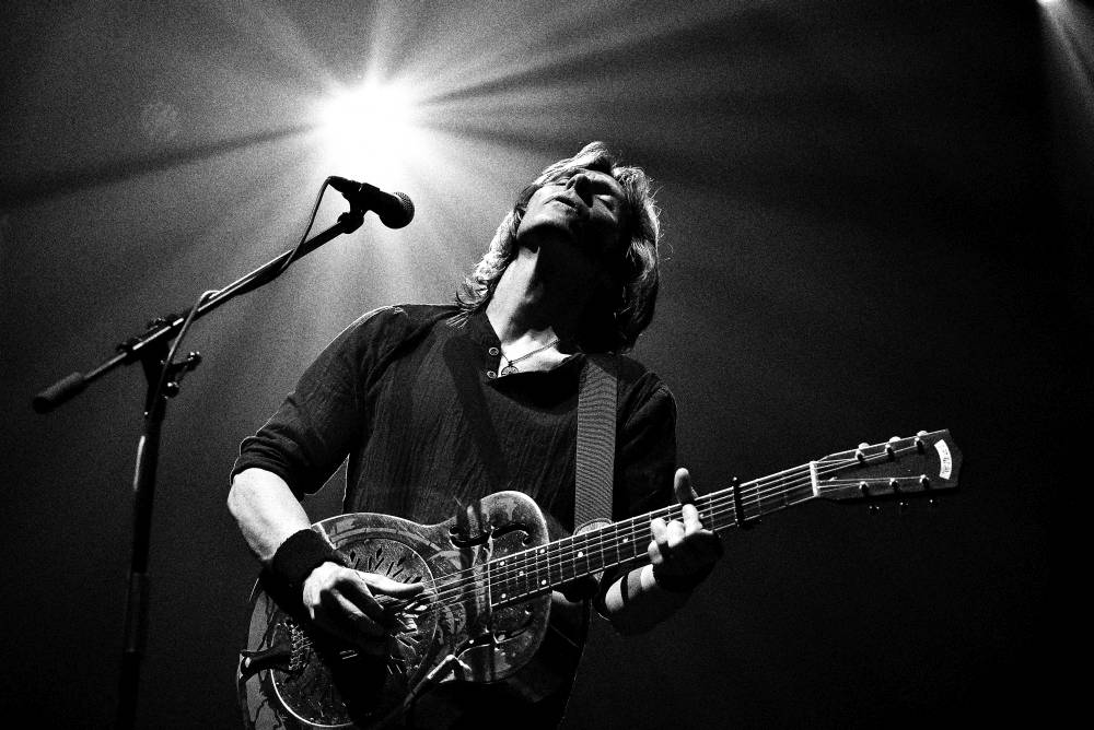 The Dire Straits Experience zahráli v pražské Lucerně všechny legendární hity původních Dire Straits