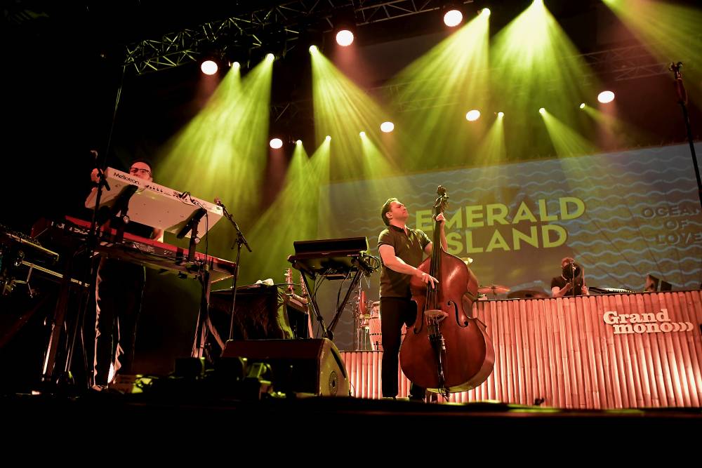 Caro Emerald proměnila Forum Karlín ve swingovou tančírnu 