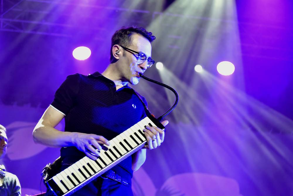 Caro Emerald proměnila Forum Karlín ve swingovou tančírnu 