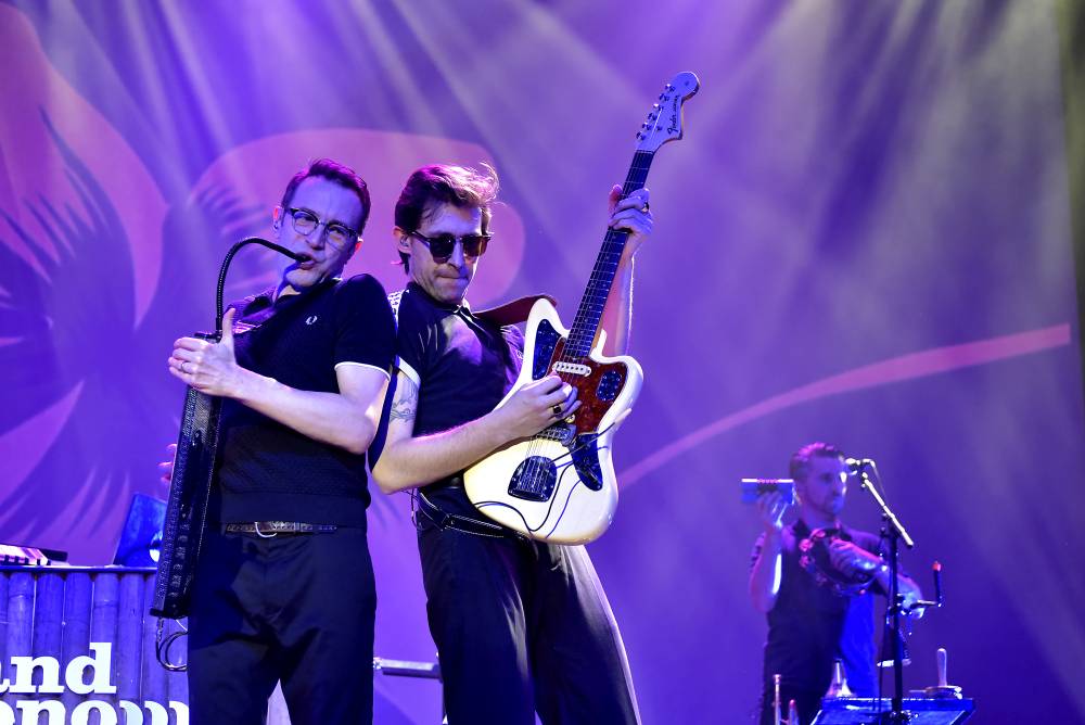 Caro Emerald proměnila Forum Karlín ve swingovou tančírnu 