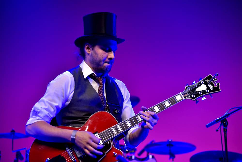 Caro Emerald proměnila Forum Karlín ve swingovou tančírnu 