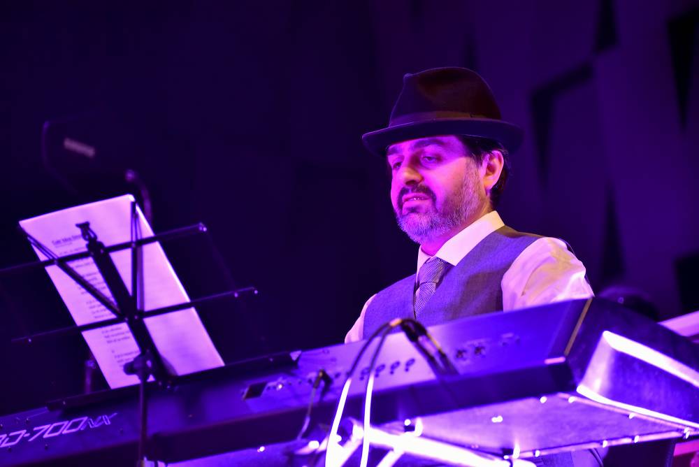 Caro Emerald proměnila Forum Karlín ve swingovou tančírnu 