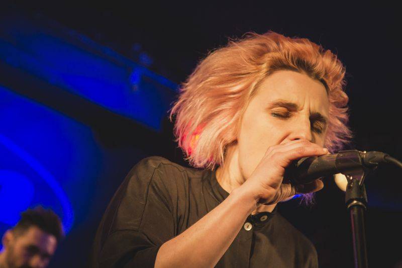 Mucha zazpívala své peprné songy v pražském Vagonu