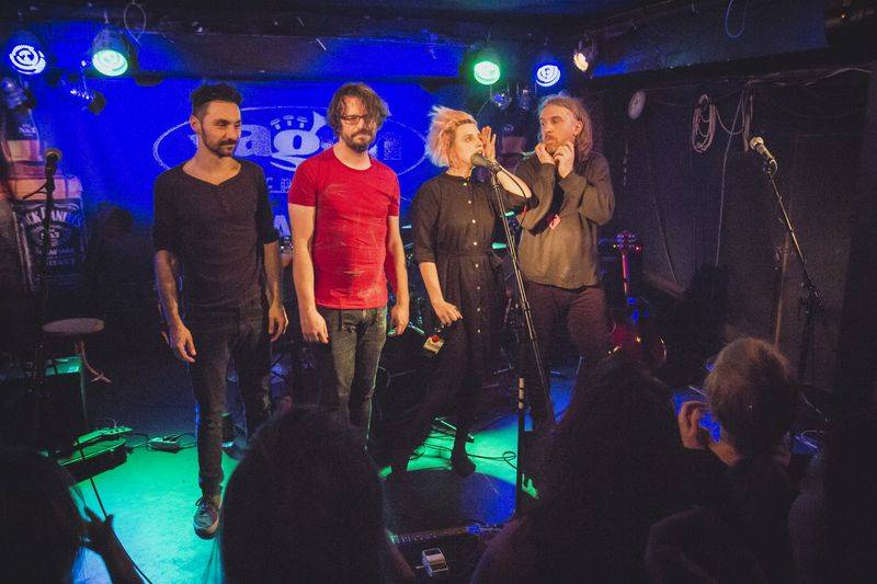 Mucha zazpívala své peprné songy v pražském Vagonu