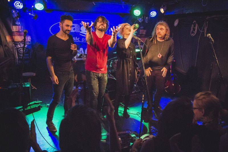 Mucha zazpívala své peprné songy v pražském Vagonu