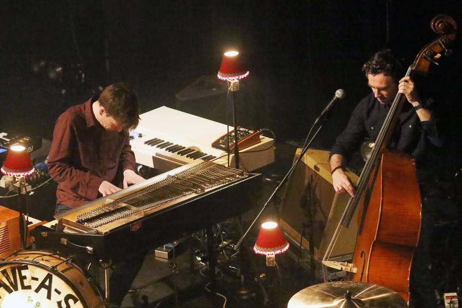 S Glenem Hansardem si v Sonu zahrál i fanoušek z davu. Za flašku