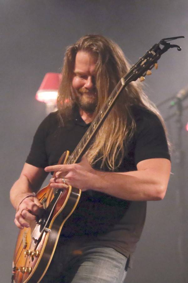 S Glenem Hansardem si v Sonu zahrál i fanoušek z davu. Za flašku