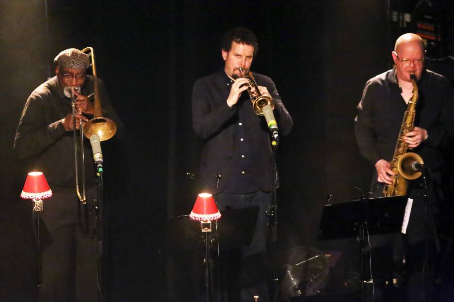 S Glenem Hansardem si v Sonu zahrál i fanoušek z davu. Za flašku