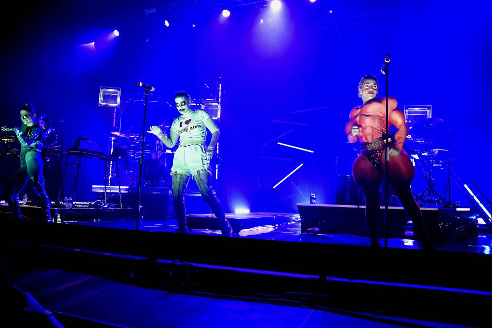 Fever Ray ve Foru Karlín ukázala svoji extrovertní stránku