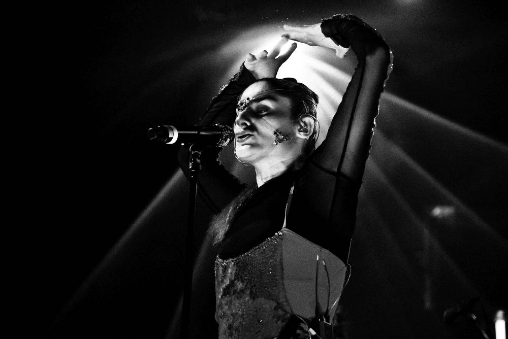 Fever Ray ve Foru Karlín ukázala svoji extrovertní stránku