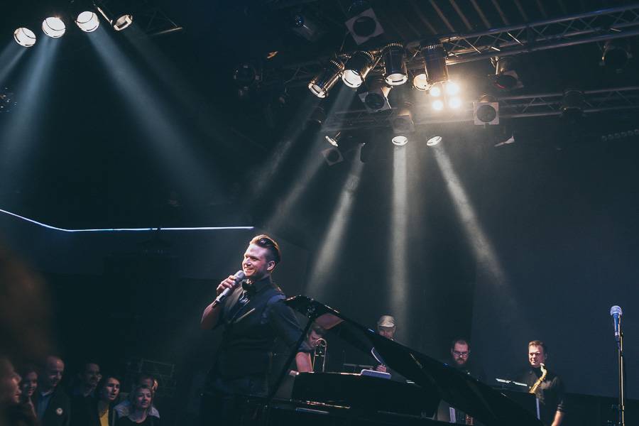 Ondřej Brzobohatý křtil své druhé album za hvězdné účasti. Podpořili ho Vojta Dyk a Marta Jandová