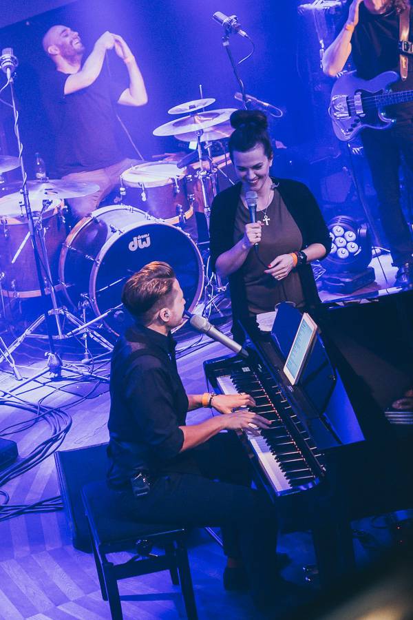 Ondřej Brzobohatý křtil své druhé album za hvězdné účasti. Podpořili ho Vojta Dyk a Marta Jandová