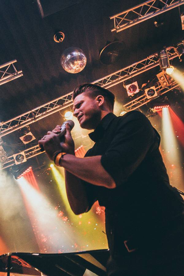 Ondřej Brzobohatý křtil své druhé album za hvězdné účasti. Podpořili ho Vojta Dyk a Marta Jandová