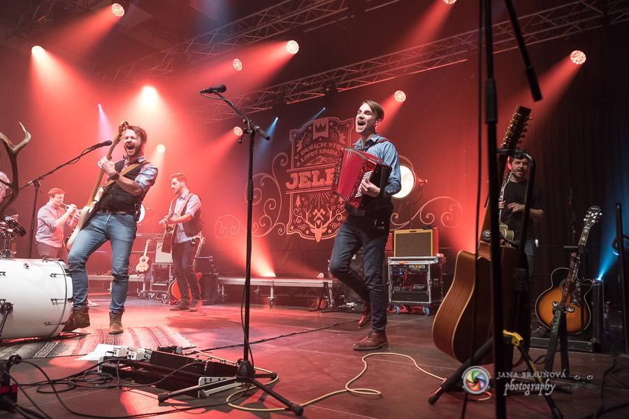 Jelen v DEPO2015 rozezpíval plzeňské fanoušky 