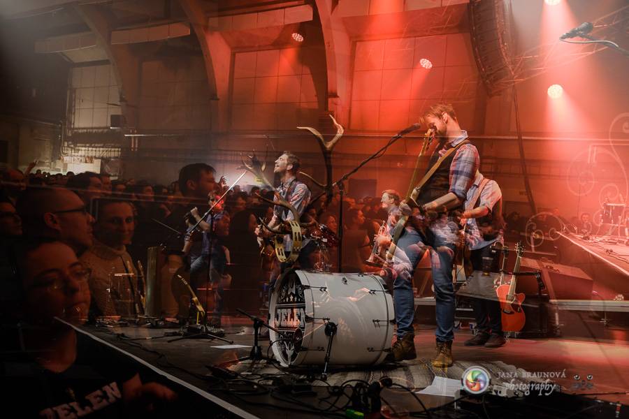 Jelen v DEPO2015 rozezpíval plzeňské fanoušky 