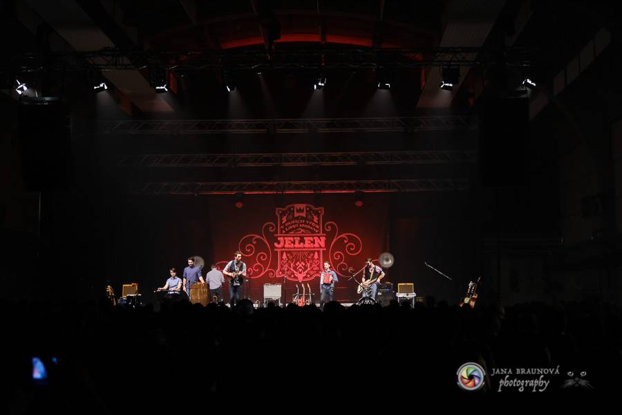 Jelen v DEPO2015 rozezpíval plzeňské fanoušky 