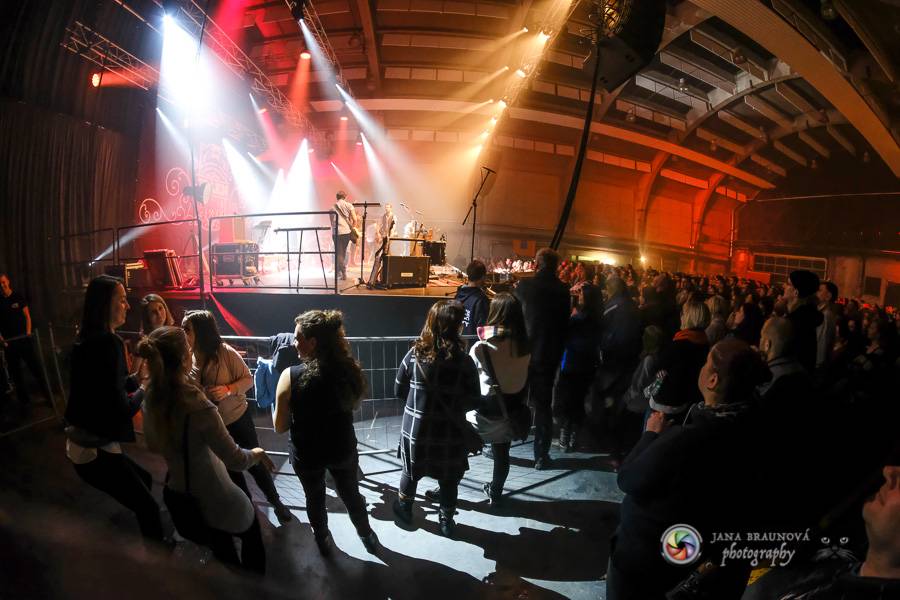 Jelen v DEPO2015 rozezpíval plzeňské fanoušky 