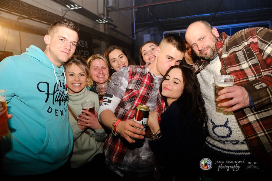 Jelen v DEPO2015 rozezpíval plzeňské fanoušky 