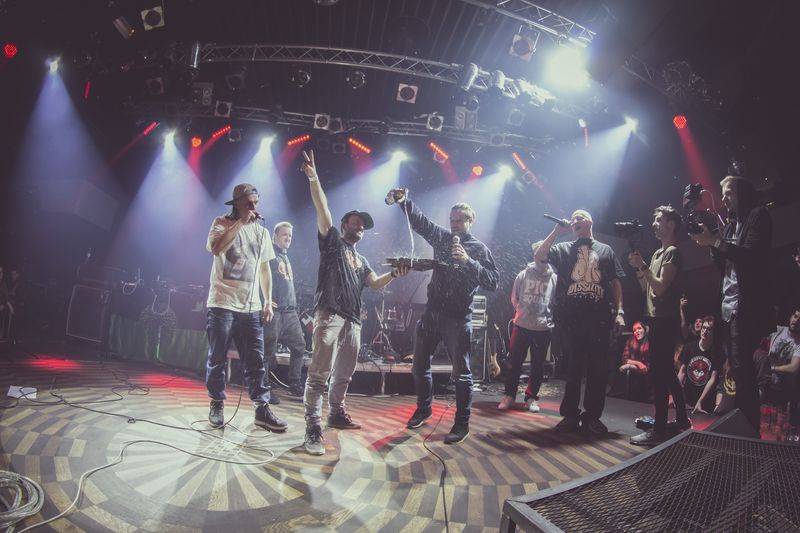 Cocotte Minute sejmuli Lucerna Music Bar, asistovali jim Pio Squad